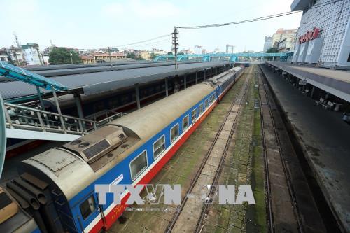 Giảm một nửa giá vé tàu khi mua qua ứng dụng điện thoại di động, thanh toán điện tử 